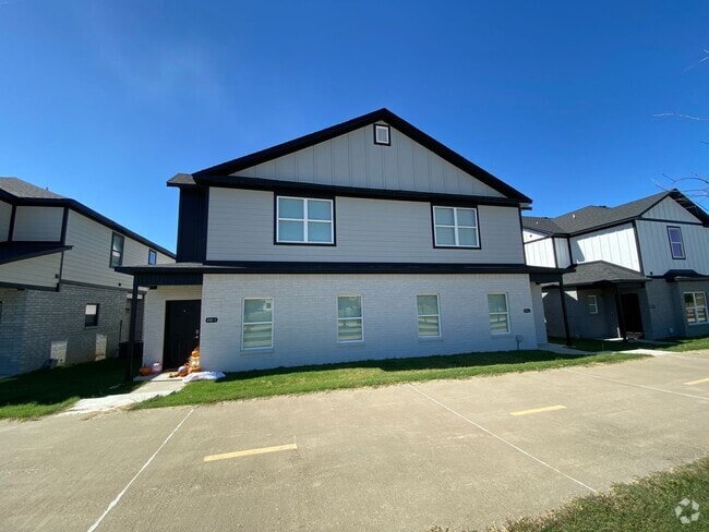 Building Photo - 919 S Rupple Rd Rental