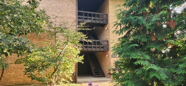 Building Photo - 5542 E Lake Dr Unit E Rental