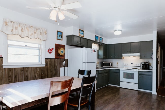 Photo - 216 E Grand Ave