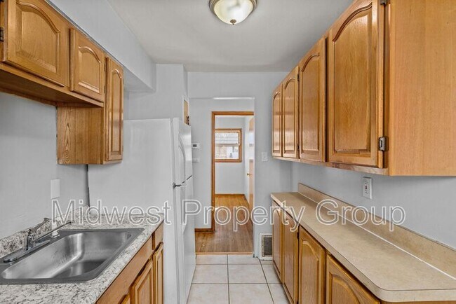 Photo - 405 Cameron Rd