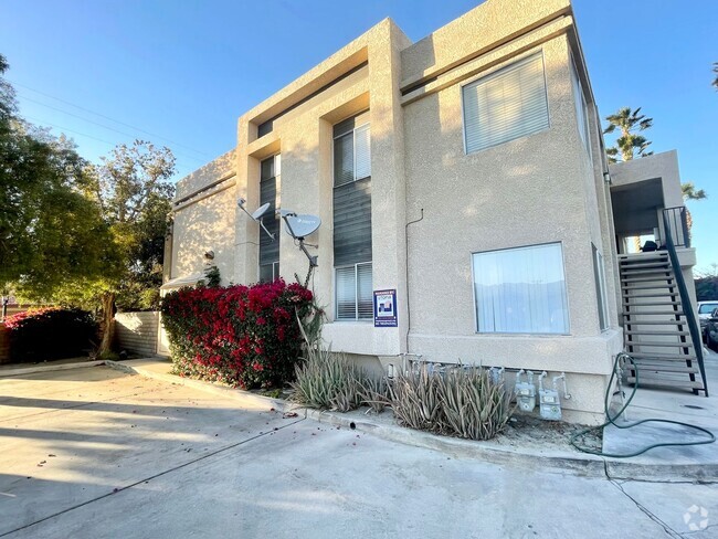 Building Photo - COMING SOON!! 2 Bedroom 2 Bathroom Ground ... Unit 3 Rental