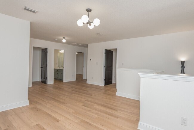 Photo - Easy access to interstate, shopping & down...