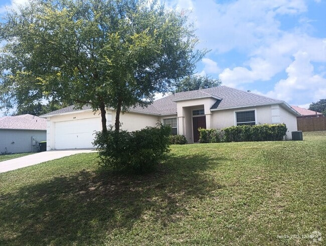 Building Photo - 4 Bedroom 2 Bathroom Home