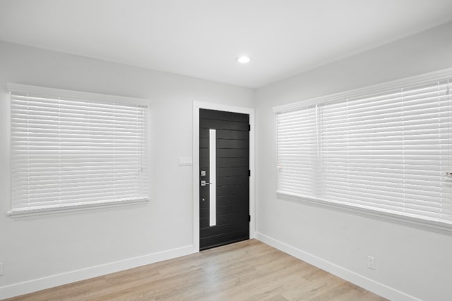 Photo - 623 E Chevy Chase Dr Unidad C