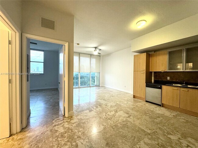 Building Photo - 1350 NW 8th Ct Unit B3-5 Rental