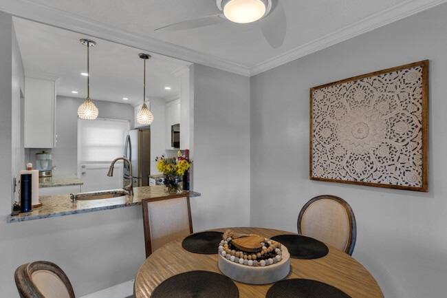 Photo - 390 N Federal Hwy Unidad 204