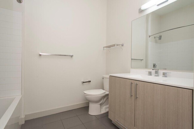 Photo - 320 D St