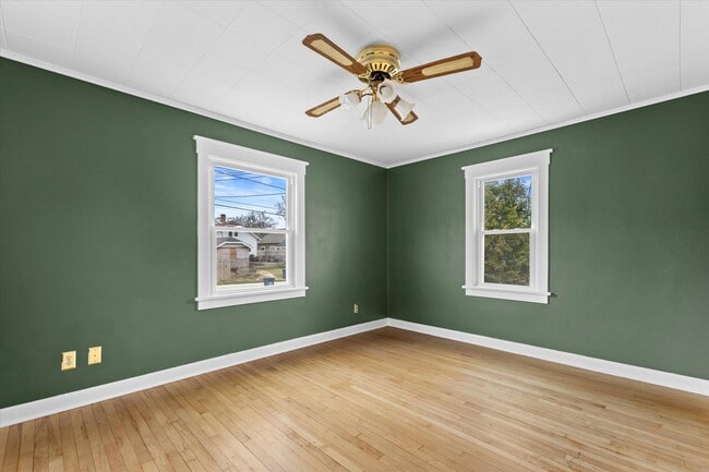 137 W Newhall Ave Unit Lower