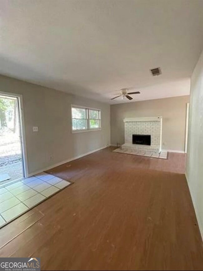 Photo - 2983 Deshong Dr SW