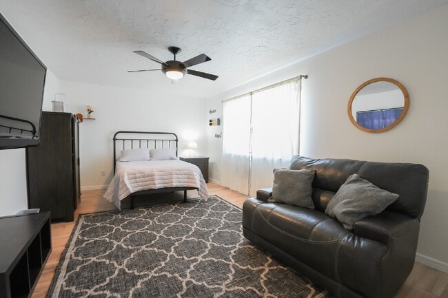 Building Photo - Private Room for Rent in Spacious Shared H... Rental