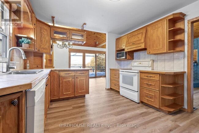 Photo - 169 McGill Dr