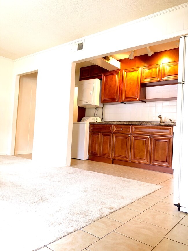 Photo - University Pointe Management