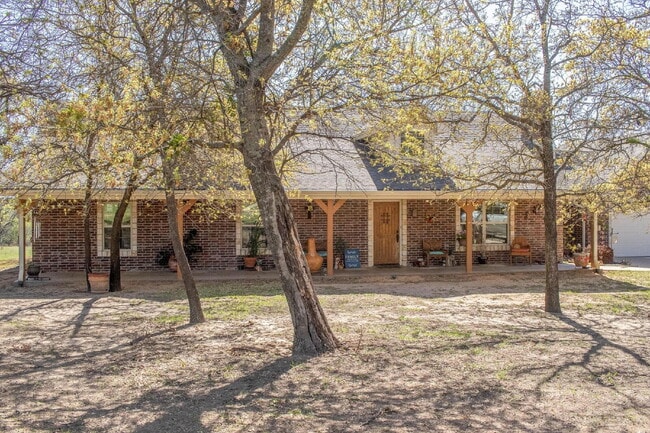 Building Photo - 3 bedroom home on acreage