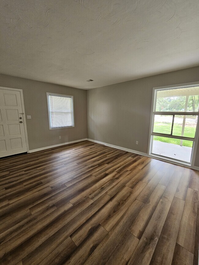 Photo - 3801 Water St