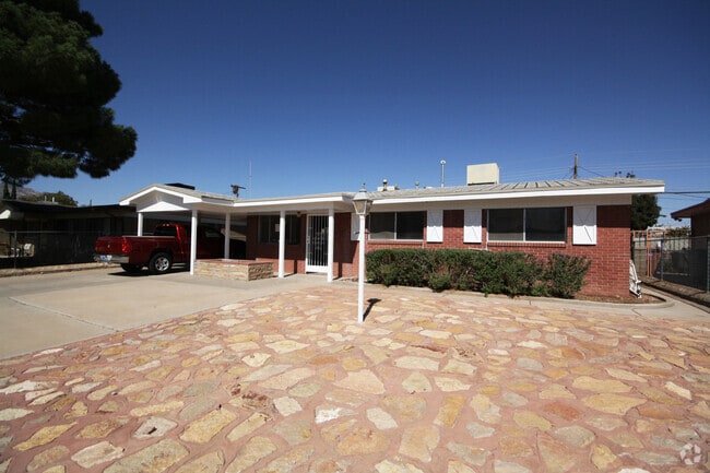 Building Photo - 5829 Macaw Ave Rental
