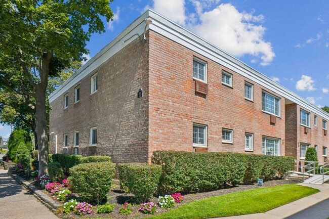 Eagle Rock Apartments at Carle Place