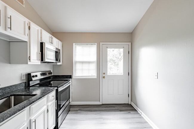 Kitchen - Hunt Apartments