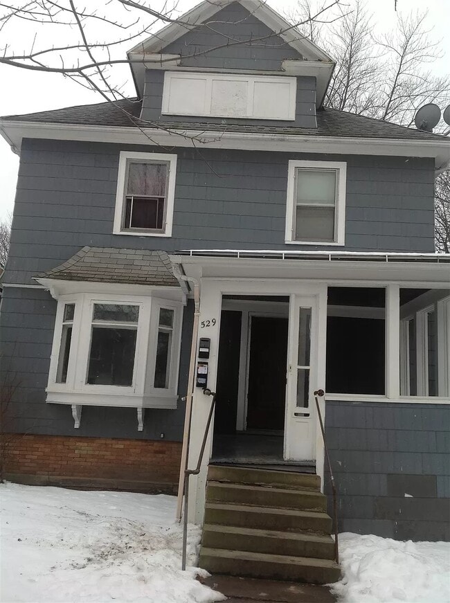 Building Photo - 529 Parsells Ave Unit UP 2nd Floor Rental