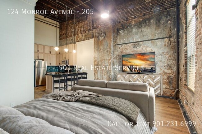 Building Photo - 124 Monroe Ave Unit 205