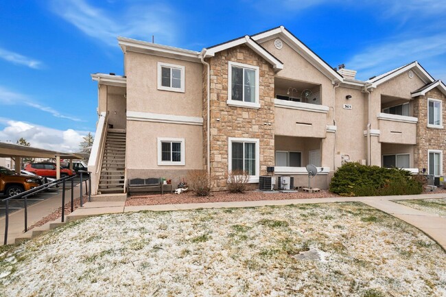 Building Photo - 3625 Strawberry Field Grove Unit D