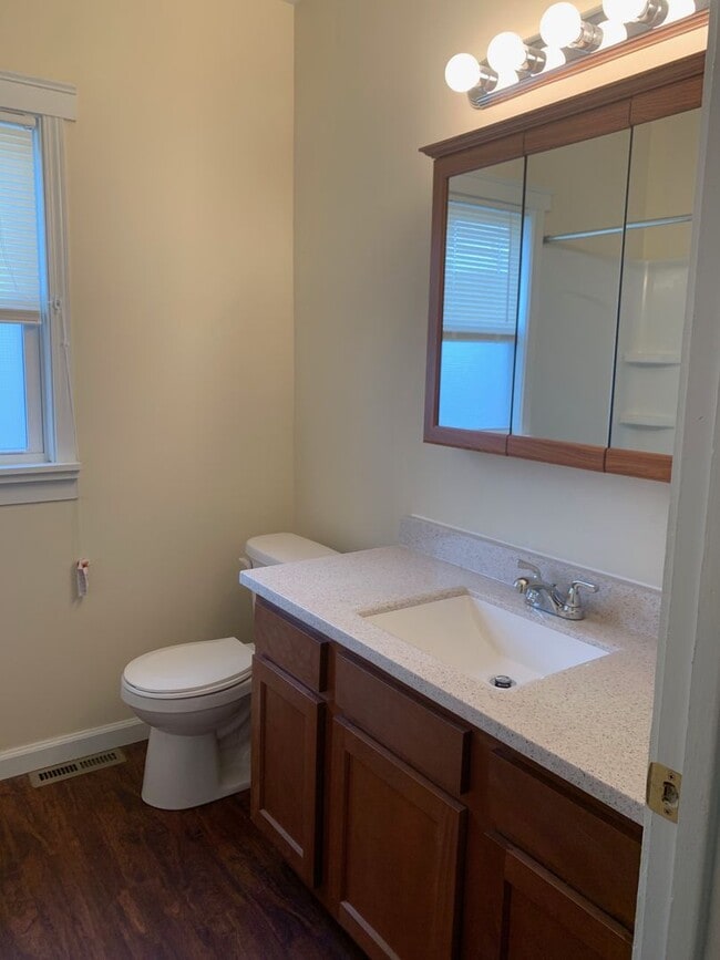 Photo - 135 E Broadway Ave