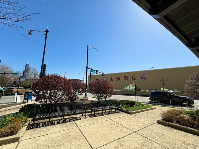 Photo - 1075 W Roosevelt Rd Unit 305