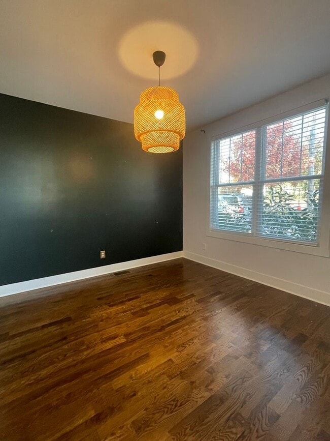 Photo - 561A Veritas St