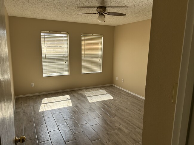 Photo - 7912 Canoe Ridge Ln