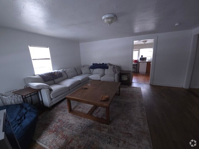 Building Photo - Cozy 3 Bedroom 1 Bathroom Home in Goss/Gro...