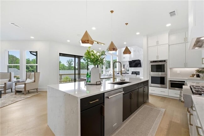 Photo - 4510 Hawthorn Cir