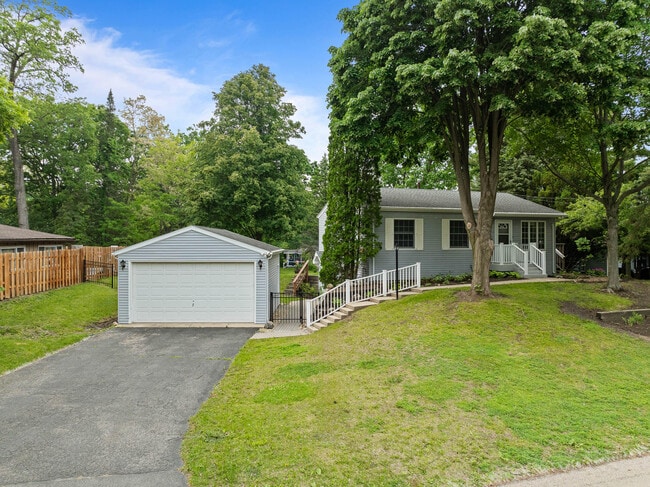 Building Photo - 438 Sylvan Dr Rental