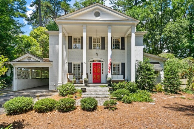 Beautifully Furnished Forest Hills Home – ... - Beautifully Furnished Forest Hills Home – ...