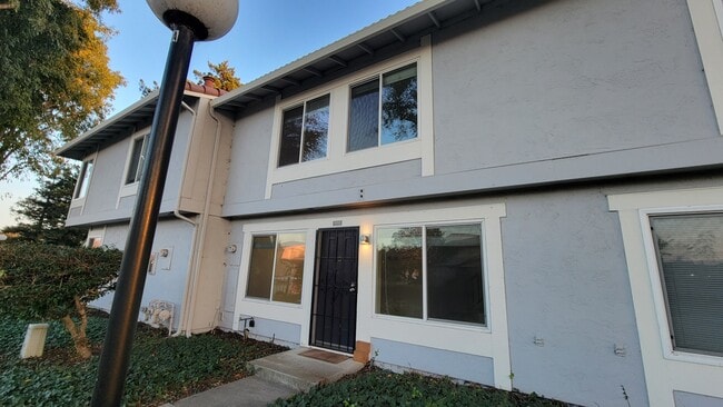 Photo - 4902 Lowry Rd