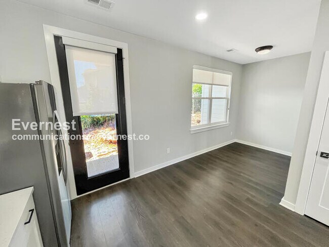 Photo - 601 Mason Ward Pl