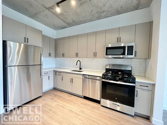 Photo - 400 W Superior St Unit 307