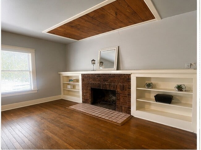 1023 W French Pl