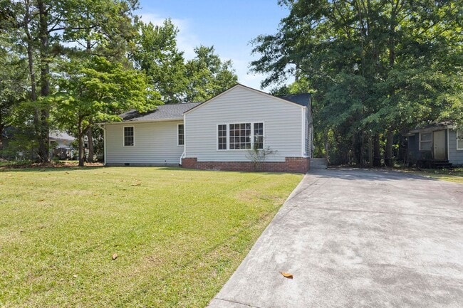 404 Dogwood Ln