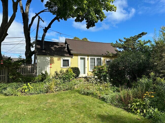 Photo - 250 Thimble Island Rd House