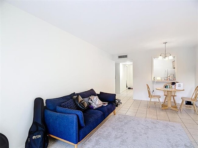 Building Photo - 12290 NE 11th Ct Unit 204 Rental