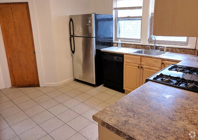 Building Photo - 35 Rose St Unit 2 Rental