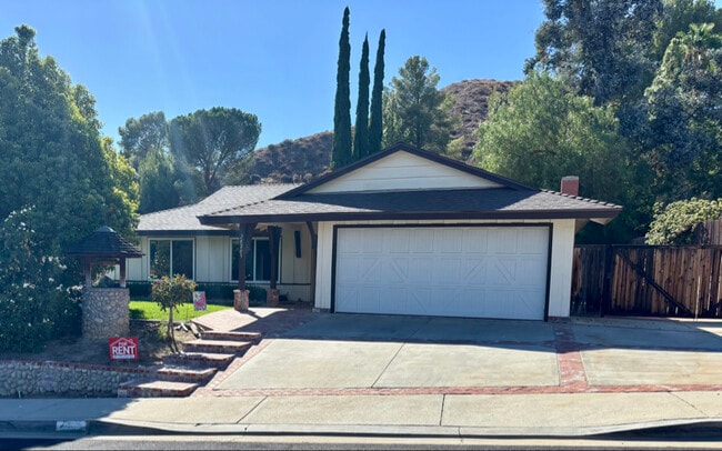 Photo - 28205 Oaklar Dr House