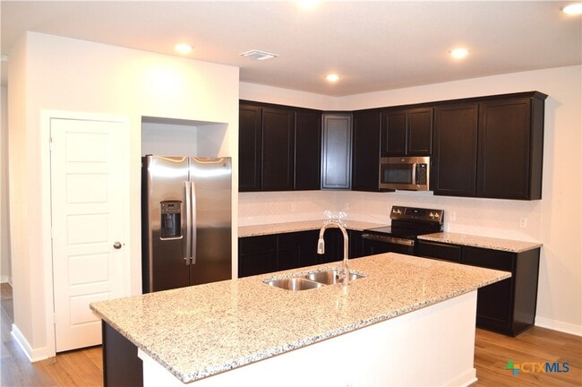 Photo - 1911 Meridian Lp