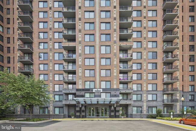 Building Photo - 2451 Midtown Ave Unit 402