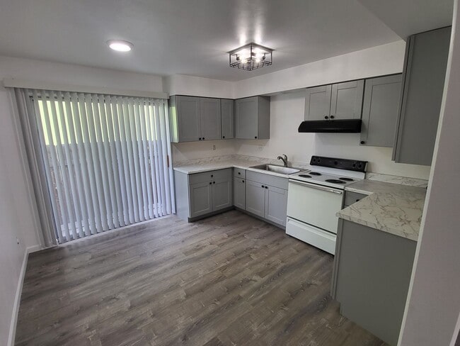 Photo - 1330-1350 Rogue River Hwy Unit 1344