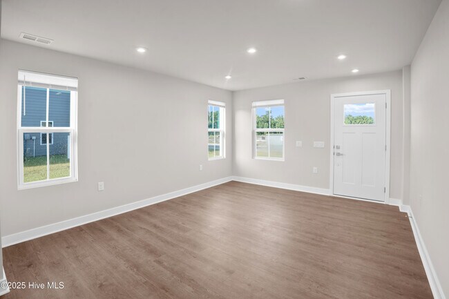 Photo - 3111 Edgehill Dr