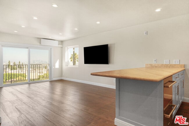 1230 Horn Ave Unit 605