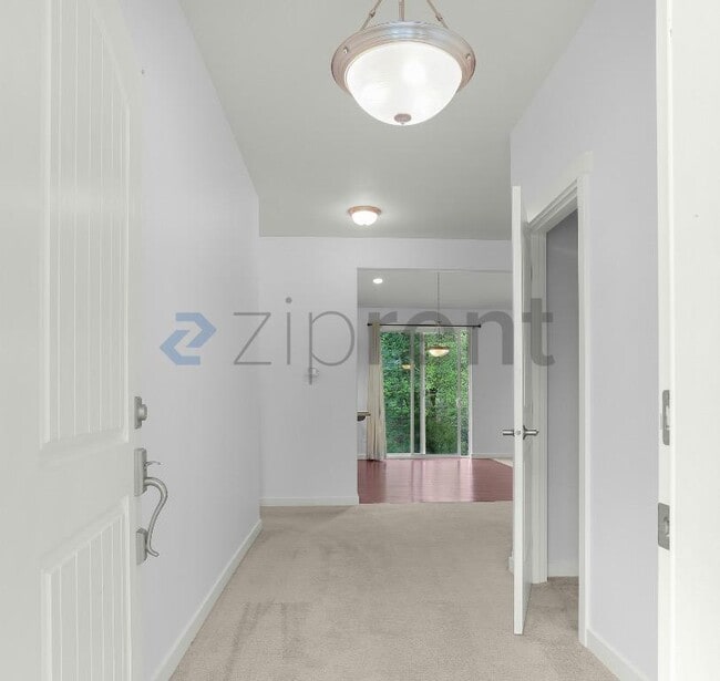 Photo - 1289 Curtis Way