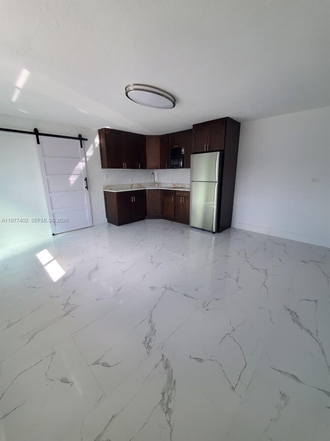 Photo - 920 SE 8th St Unit 1