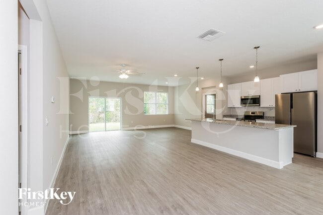 Photo - 339 Halloran St SE