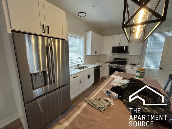 Building Photo - 858 N Paulina St Unit CH